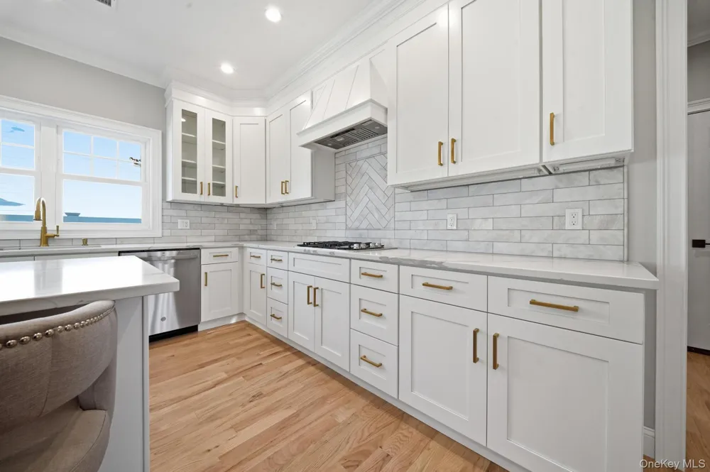 43 Barter Lane Hicksville, NY 11801