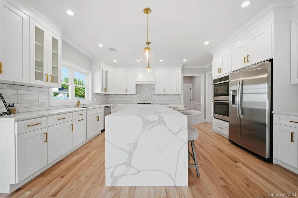 43 Barter Lane Hicksville, NY 11801