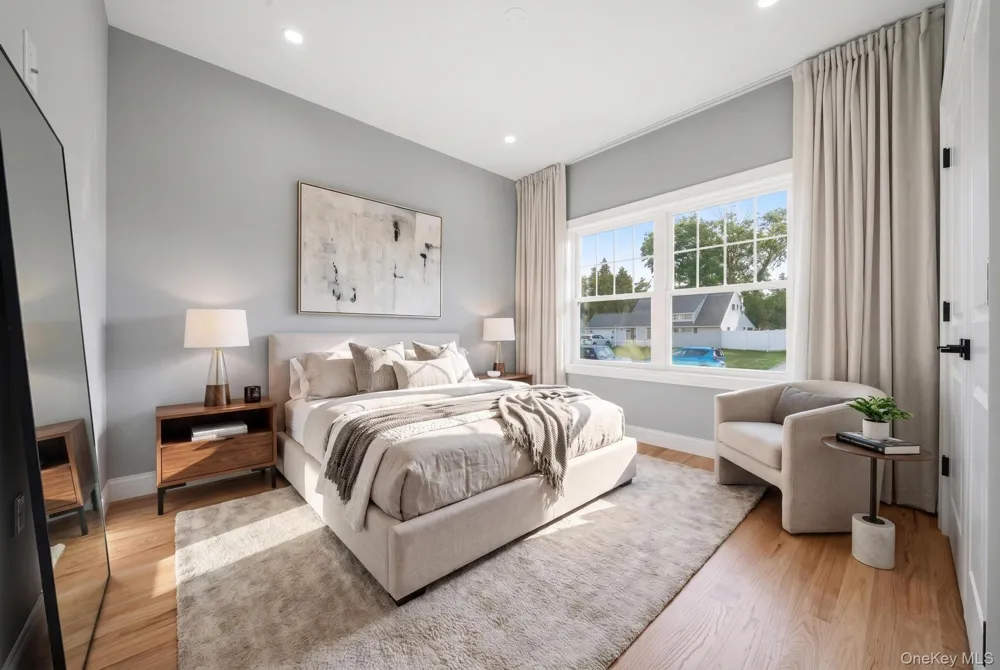 43 Barter Lane Hicksville, NY 11801