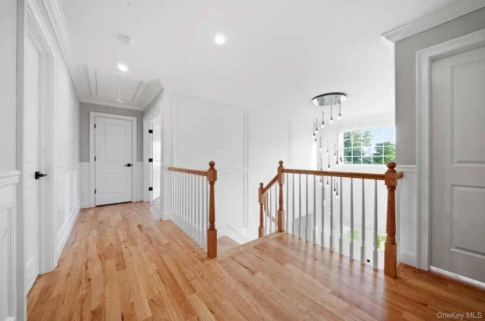 43 Barter Lane Hicksville, NY 11801