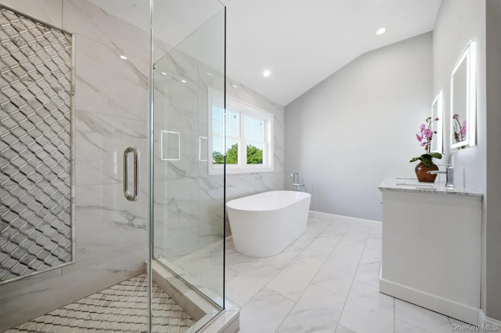43 Barter Lane Hicksville, NY 11801