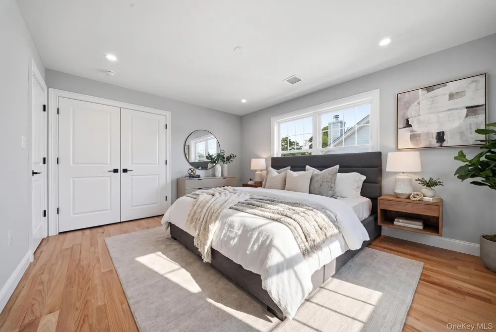 43 Barter Lane Hicksville, NY 11801