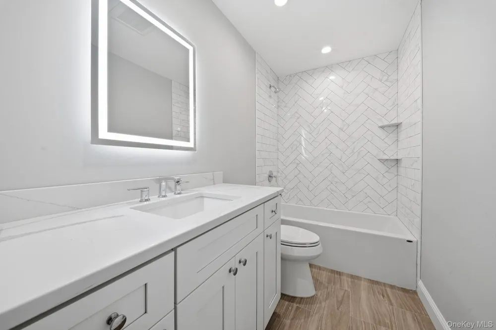 43 Barter Lane Hicksville, NY 11801