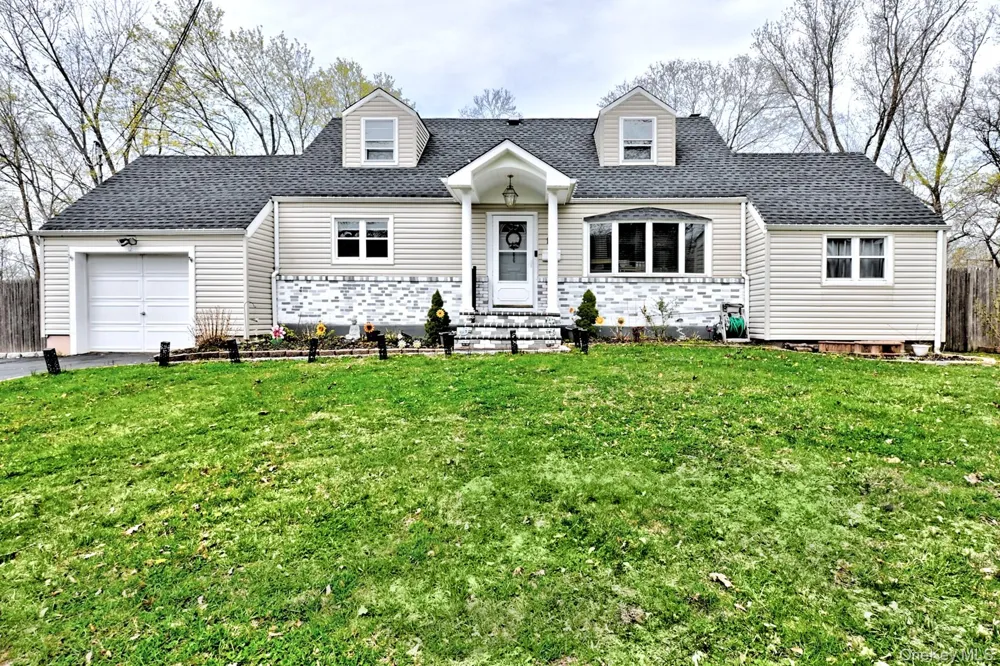 12 Bruce Lane Kings Park, NY 11754