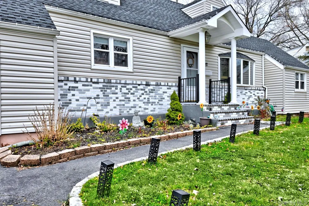 12 Bruce Lane Kings Park, NY 11754