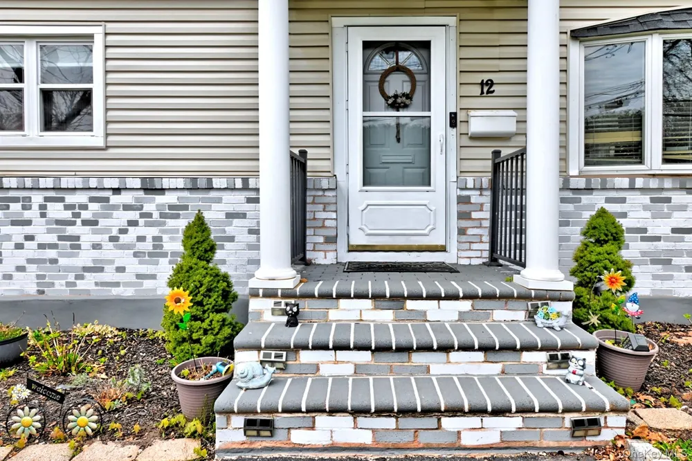 12 Bruce Lane Kings Park, NY 11754