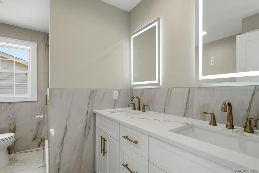 3380 Woodward Avenue Wantagh, NY 11793
