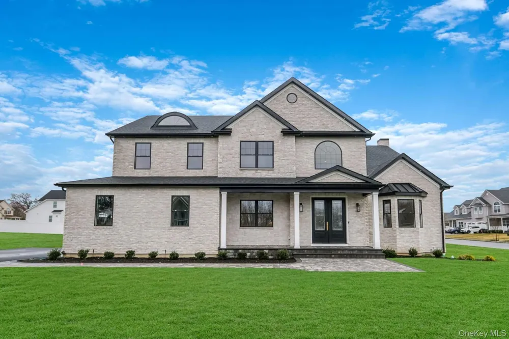 457 Pond Path East Setauket, NY 11733