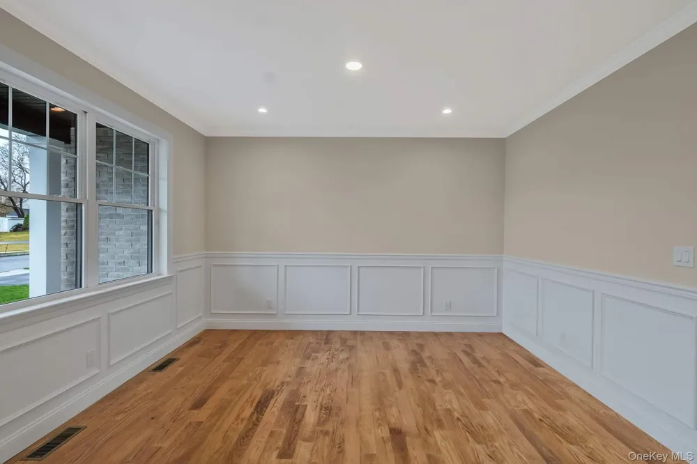 457 Pond Path East Setauket, NY 11733