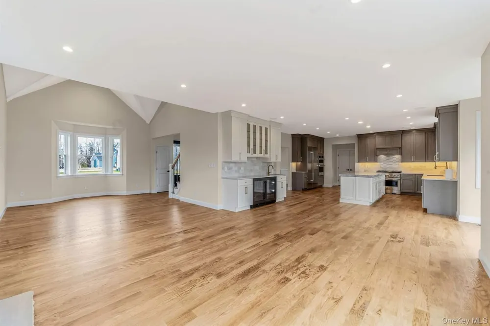 457 Pond Path East Setauket, NY 11733