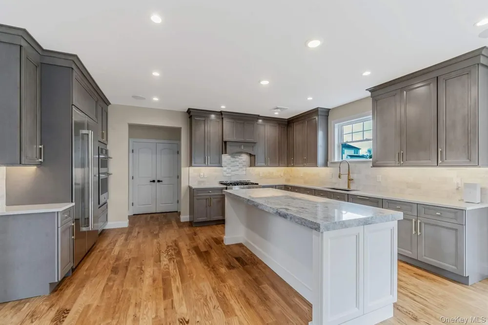 457 Pond Path East Setauket, NY 11733