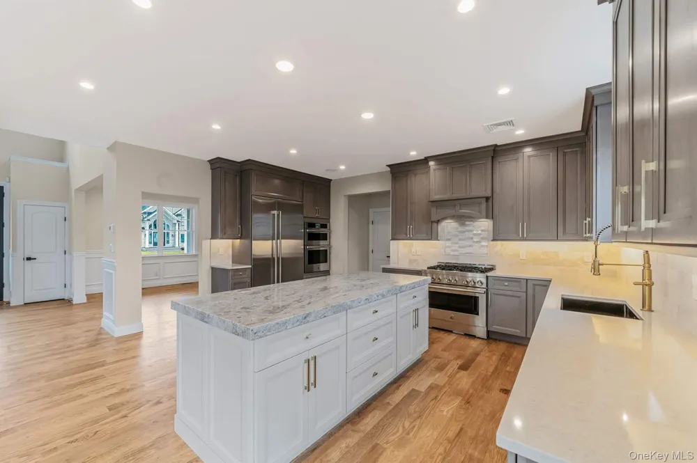 457 Pond Path East Setauket, NY 11733