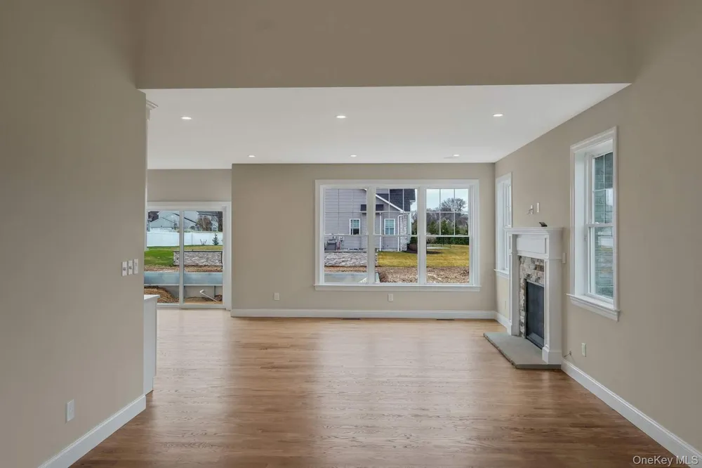 457 Pond Path East Setauket, NY 11733