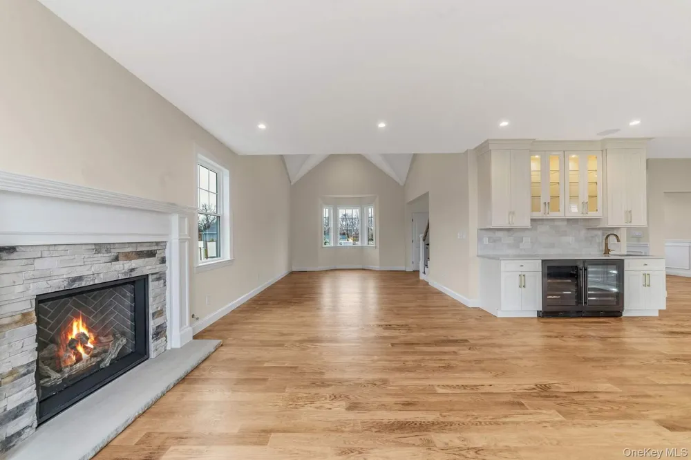 457 Pond Path East Setauket, NY 11733