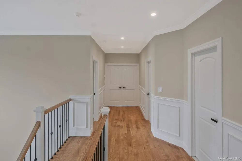 457 Pond Path East Setauket, NY 11733