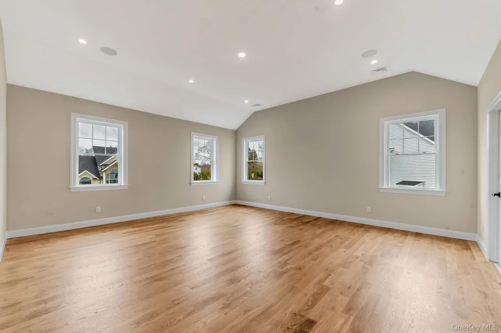 457 Pond Path East Setauket, NY 11733
