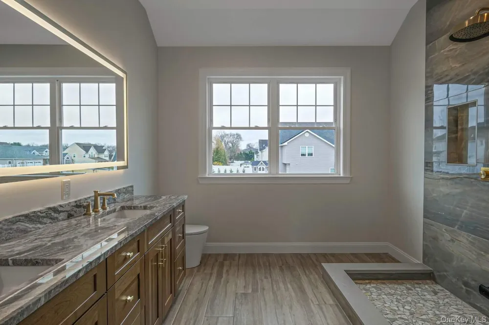 457 Pond Path East Setauket, NY 11733