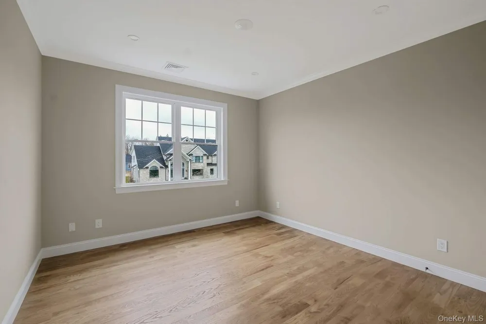 457 Pond Path East Setauket, NY 11733