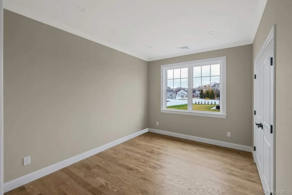 457 Pond Path East Setauket, NY 11733