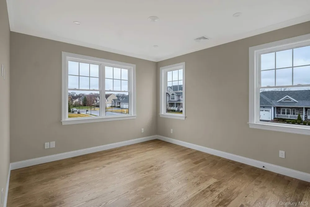 457 Pond Path East Setauket, NY 11733