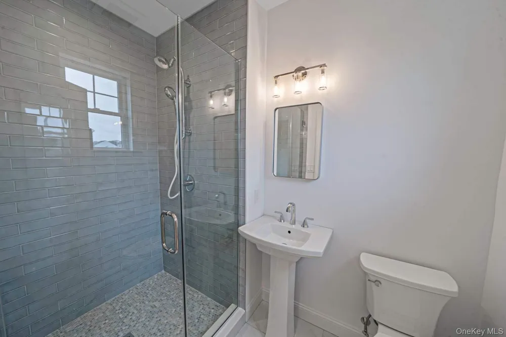 457 Pond Path East Setauket, NY 11733