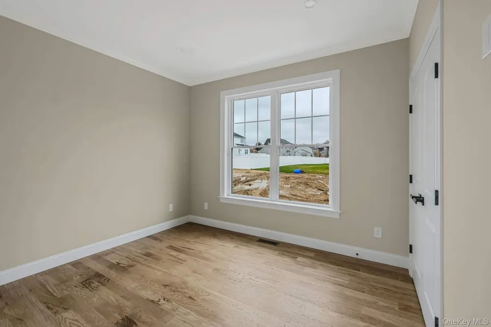 457 Pond Path East Setauket, NY 11733