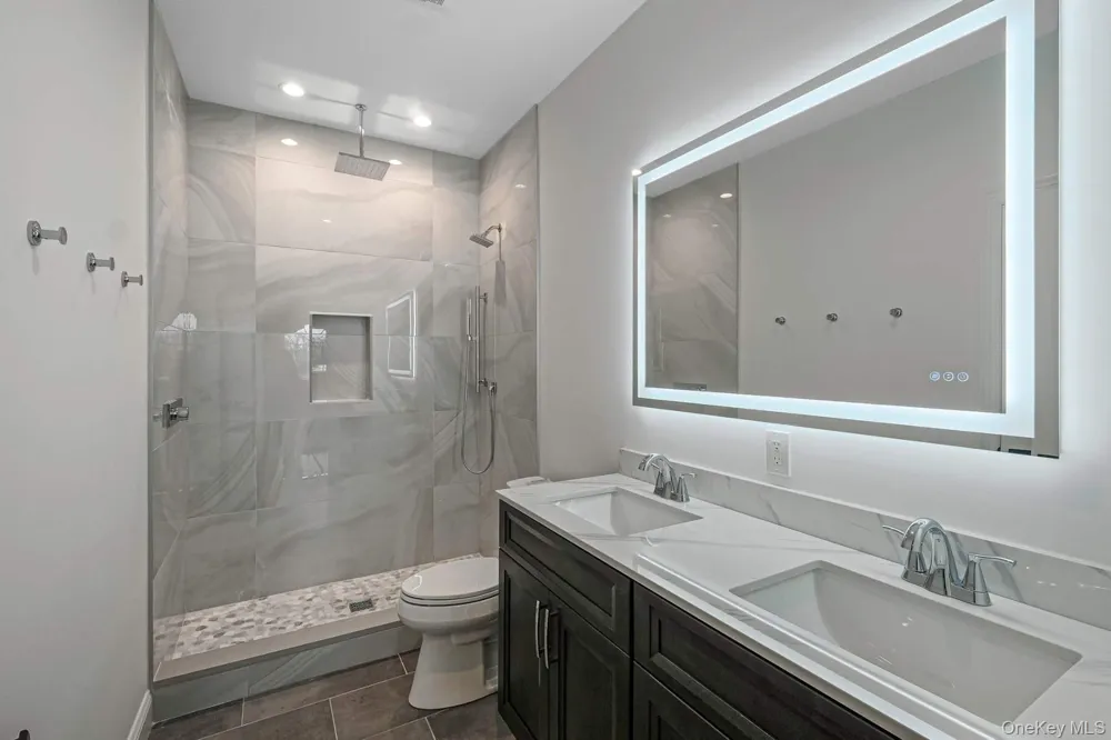 457 Pond Path East Setauket, NY 11733