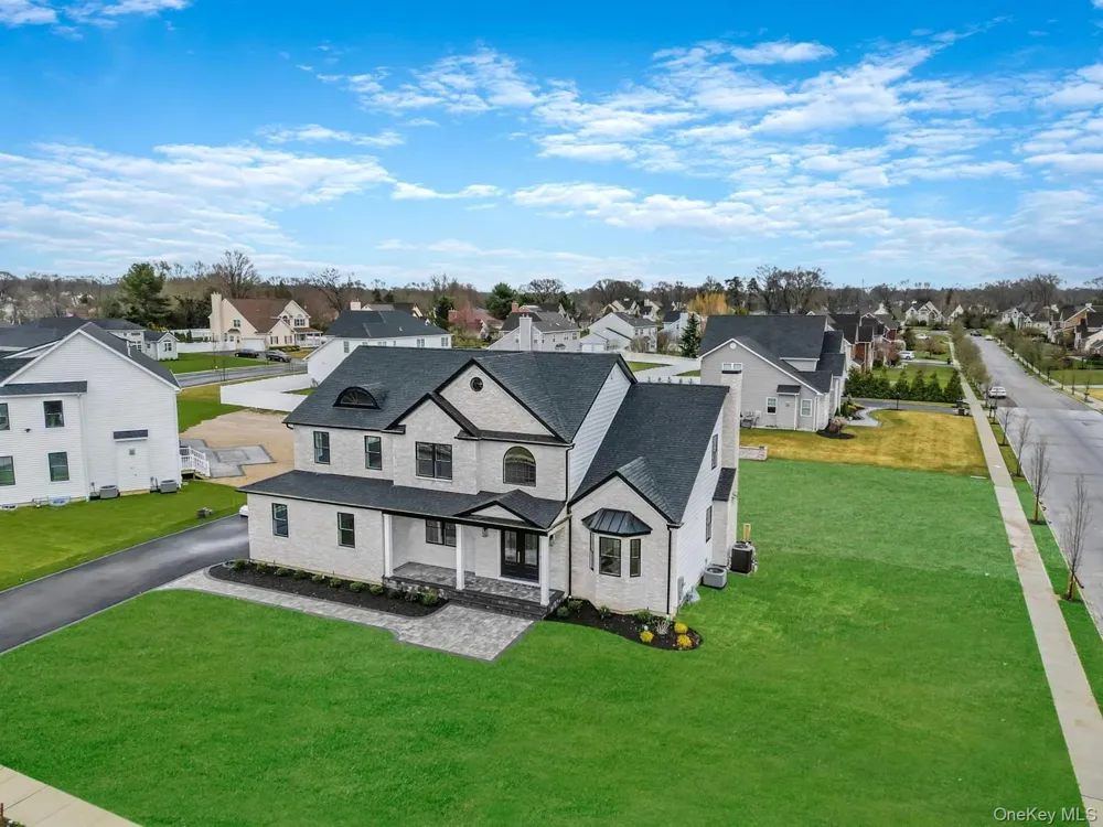 457 Pond Path East Setauket, NY 11733