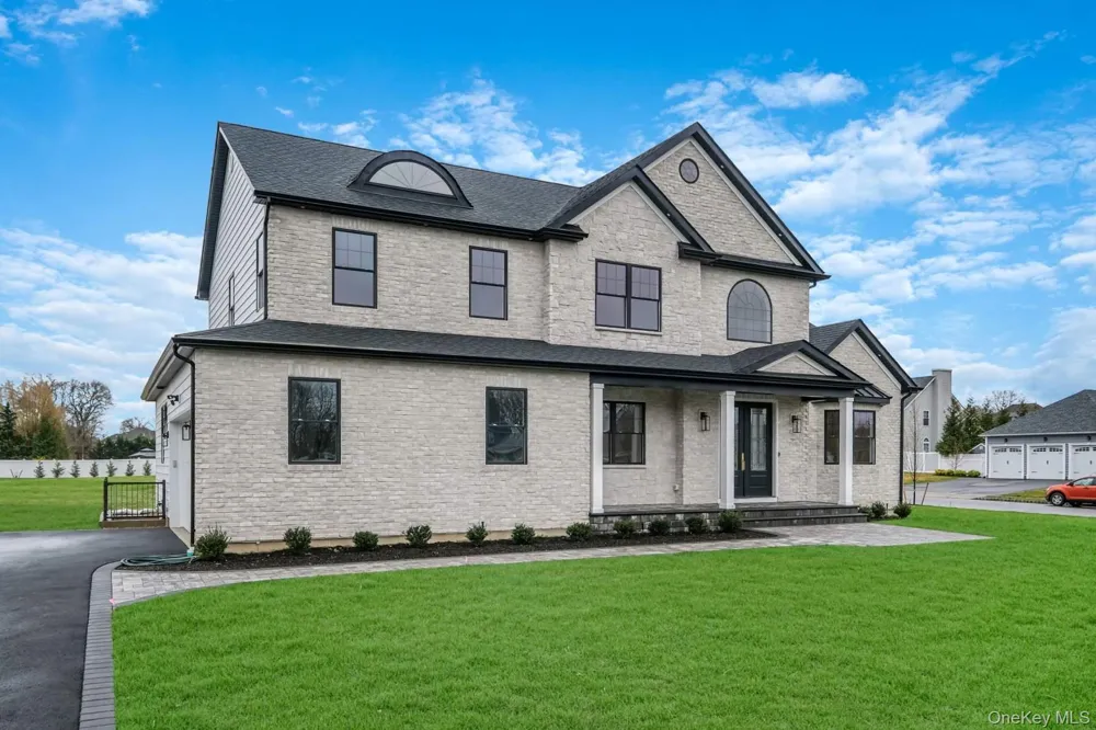 457 Pond Path East Setauket, NY 11733