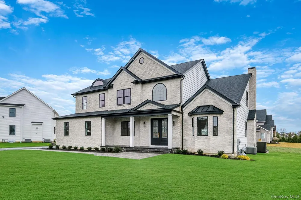 457 Pond Path East Setauket, NY 11733
