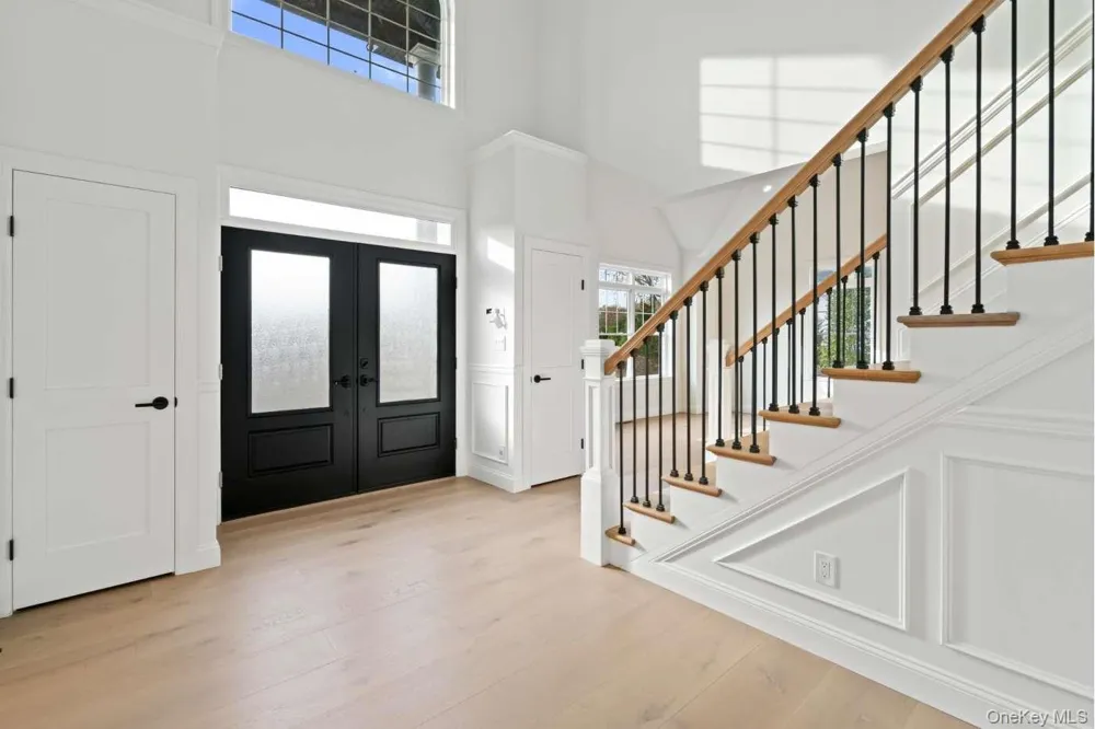 457 Pond Path East Setauket, NY 11733