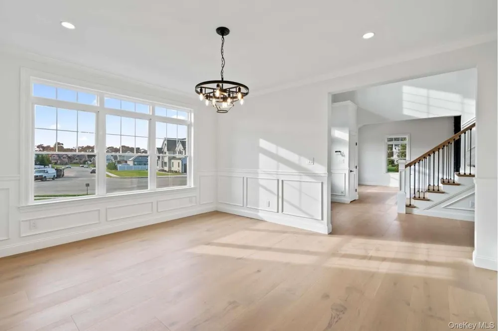 457 Pond Path East Setauket, NY 11733