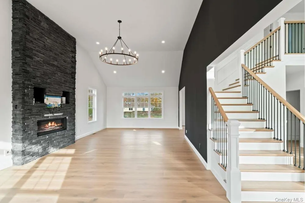 457 Pond Path East Setauket, NY 11733