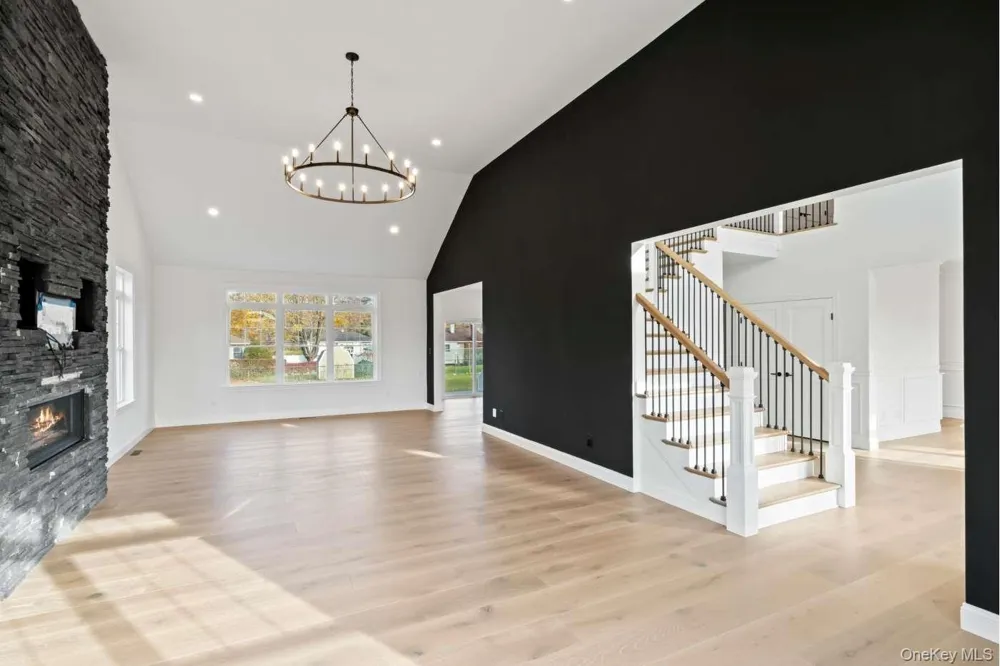 457 Pond Path East Setauket, NY 11733