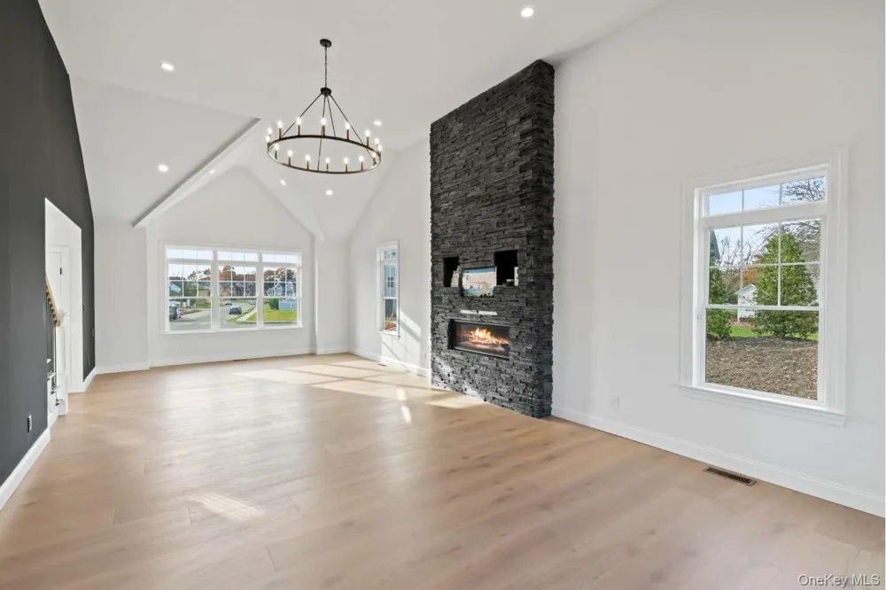 457 Pond Path East Setauket, NY 11733