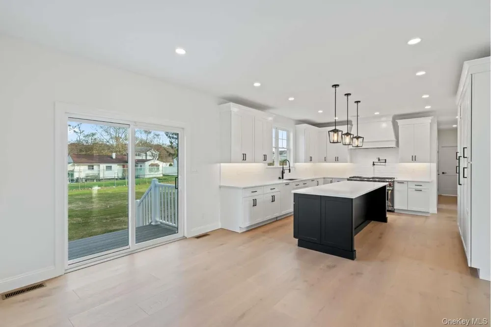 457 Pond Path East Setauket, NY 11733