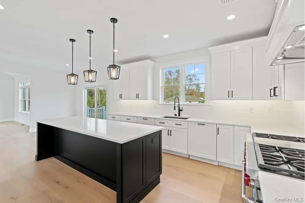 457 Pond Path East Setauket, NY 11733