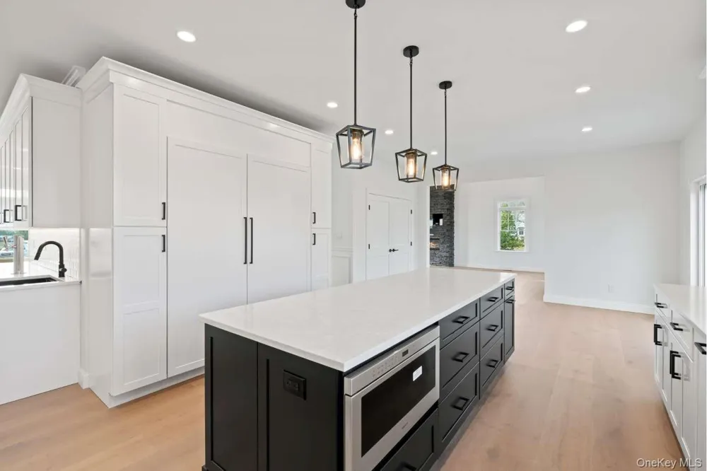 457 Pond Path East Setauket, NY 11733