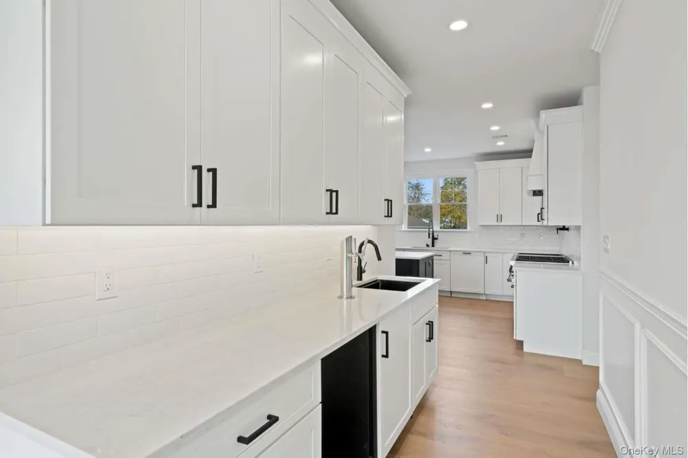 457 Pond Path East Setauket, NY 11733