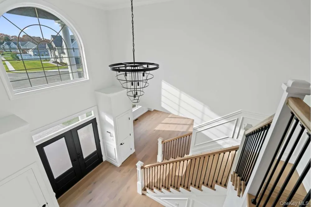457 Pond Path East Setauket, NY 11733