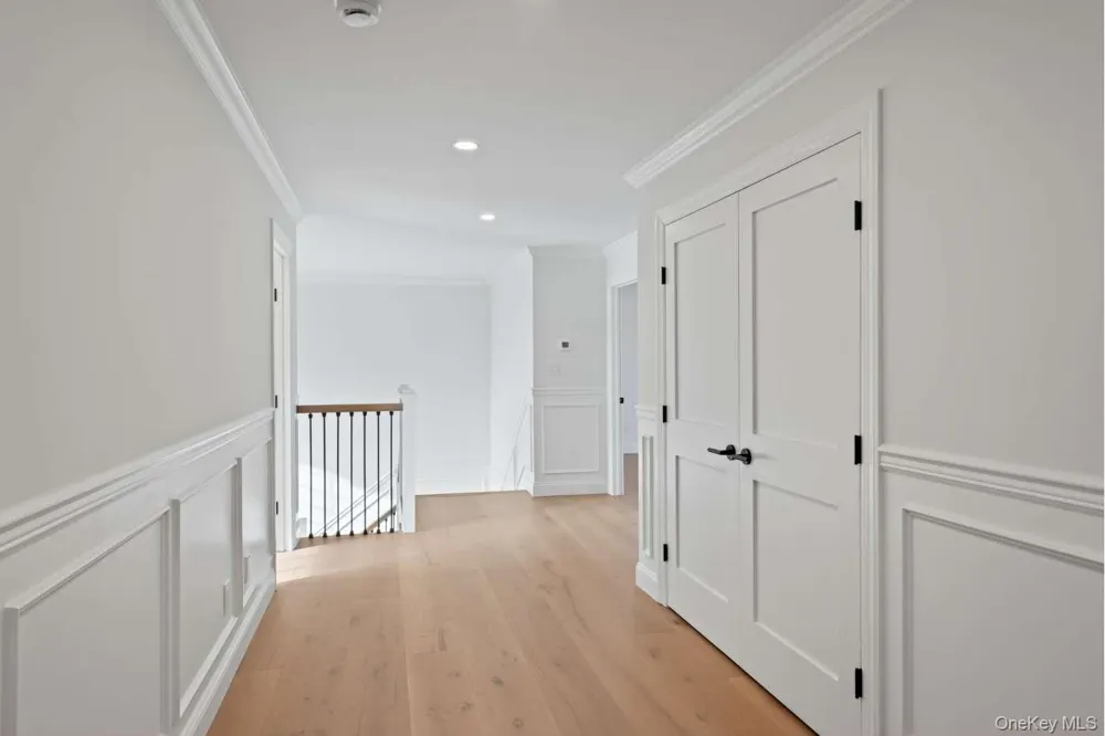 457 Pond Path East Setauket, NY 11733