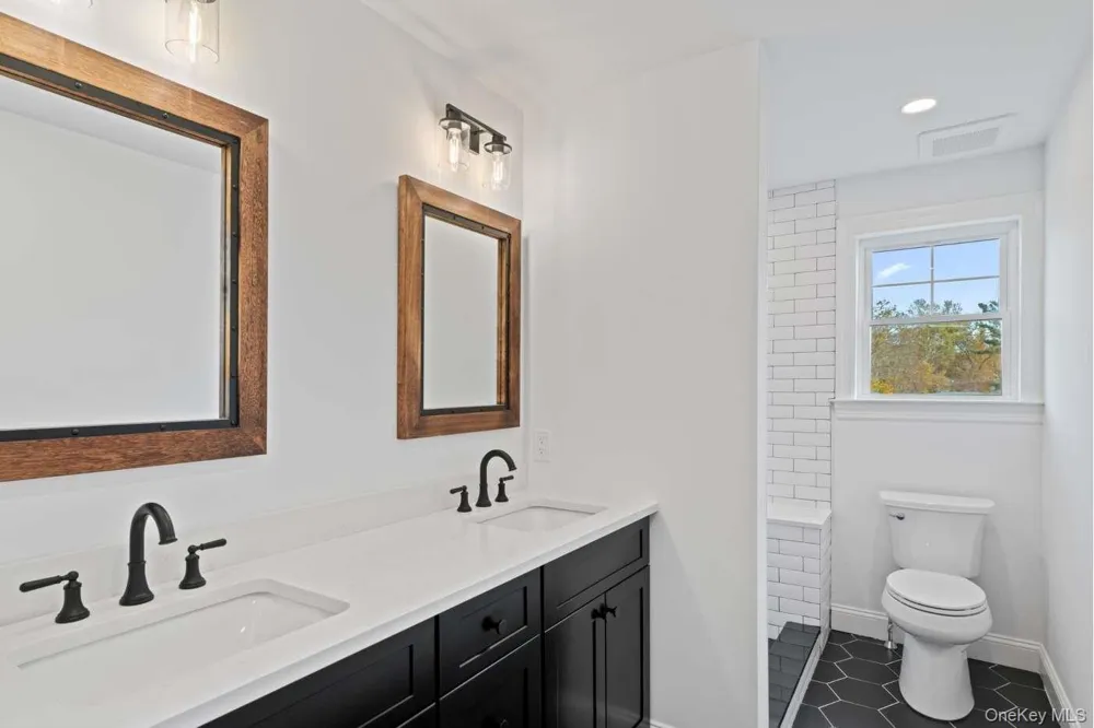 457 Pond Path East Setauket, NY 11733