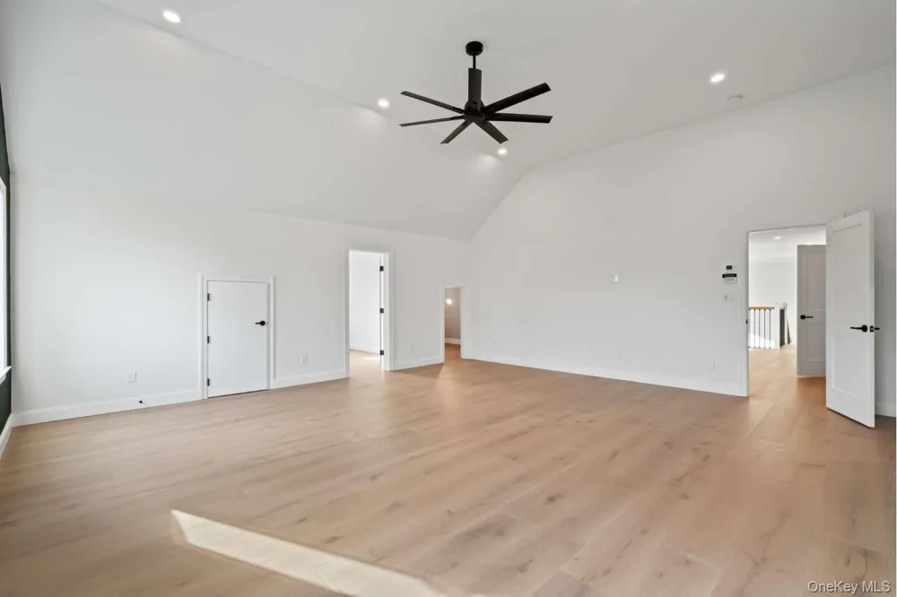 457 Pond Path East Setauket, NY 11733