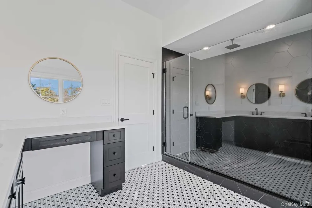 457 Pond Path East Setauket, NY 11733