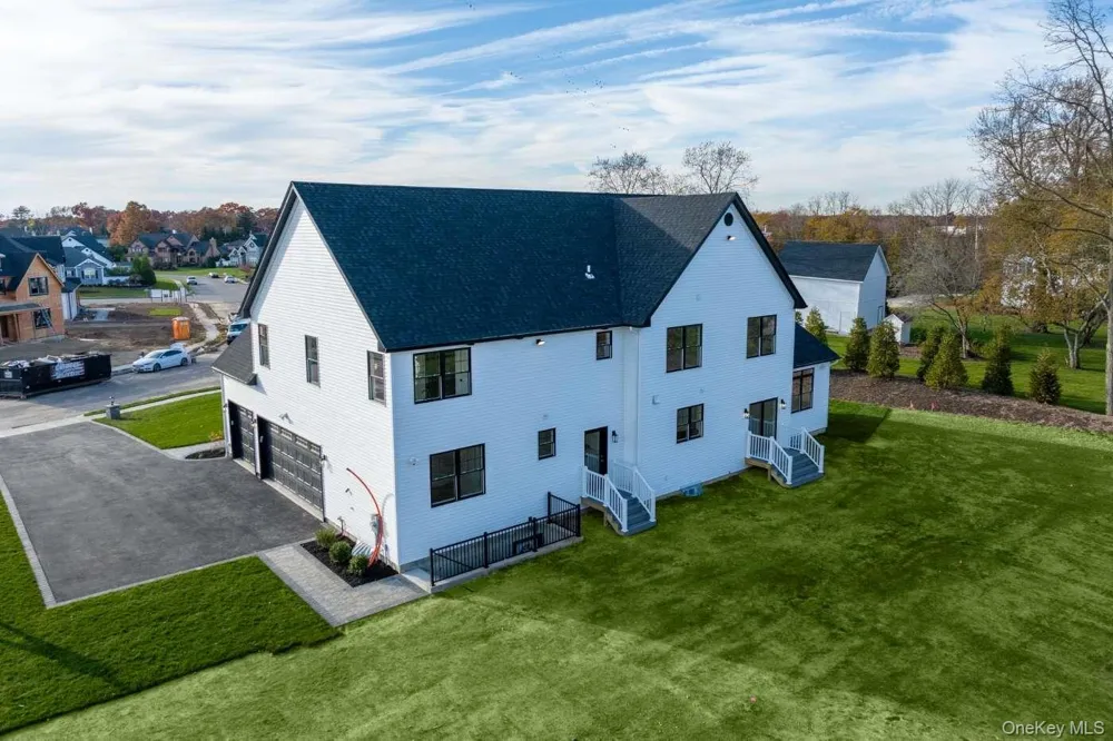 457 Pond Path East Setauket, NY 11733