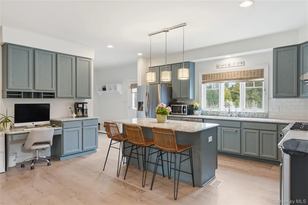 14 Freds Lane Shelter Island, NY 11964