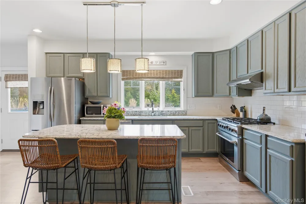 14 Freds Lane Shelter Island, NY 11964