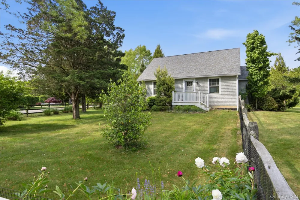 14 Freds Lane Shelter Island, NY 11964