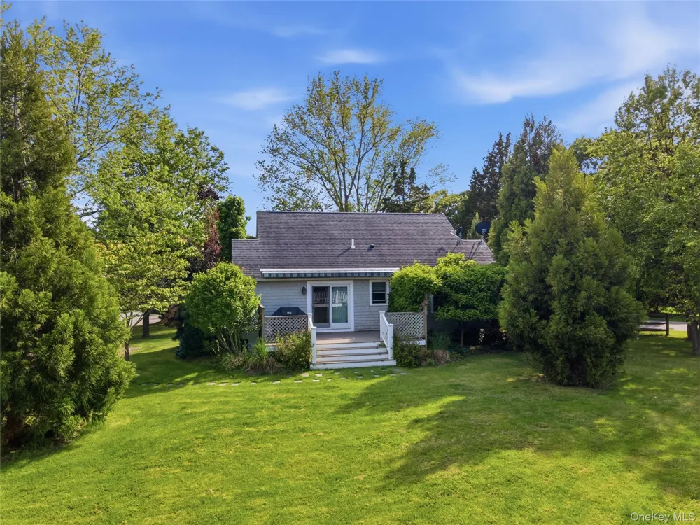 14 Freds Lane Shelter Island, NY 11964