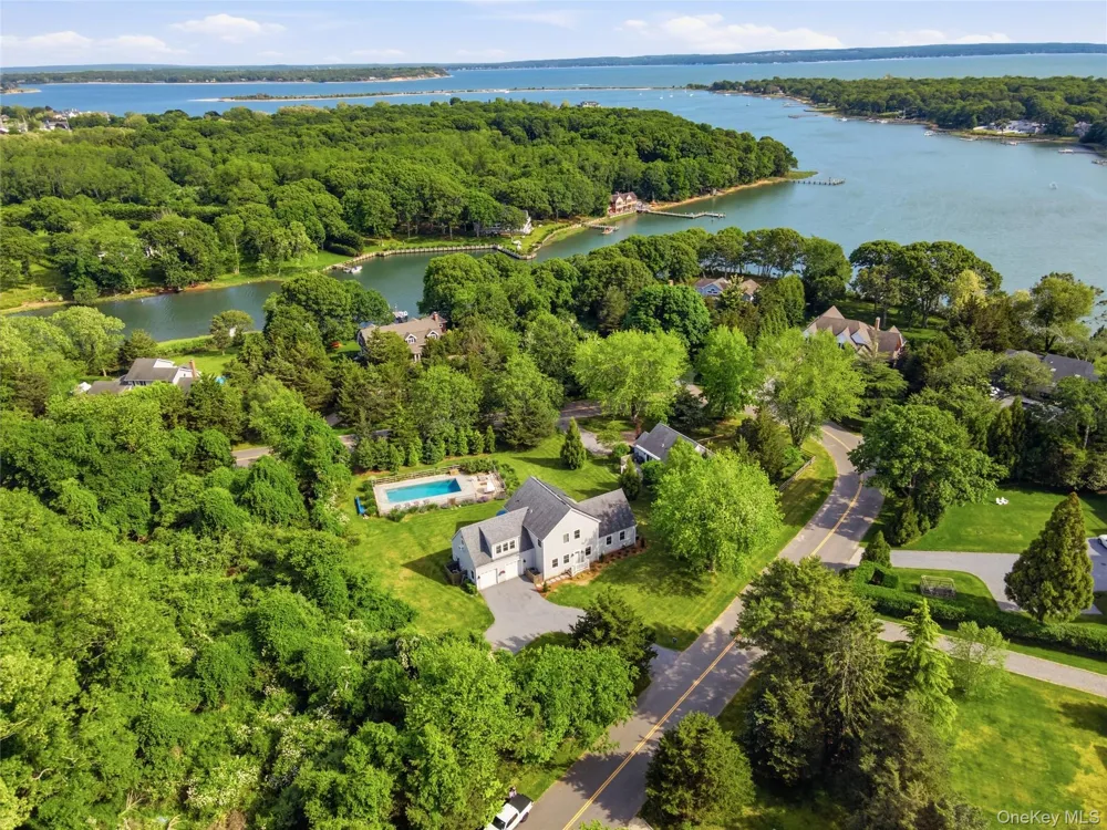14 Freds Lane Shelter Island, NY 11964